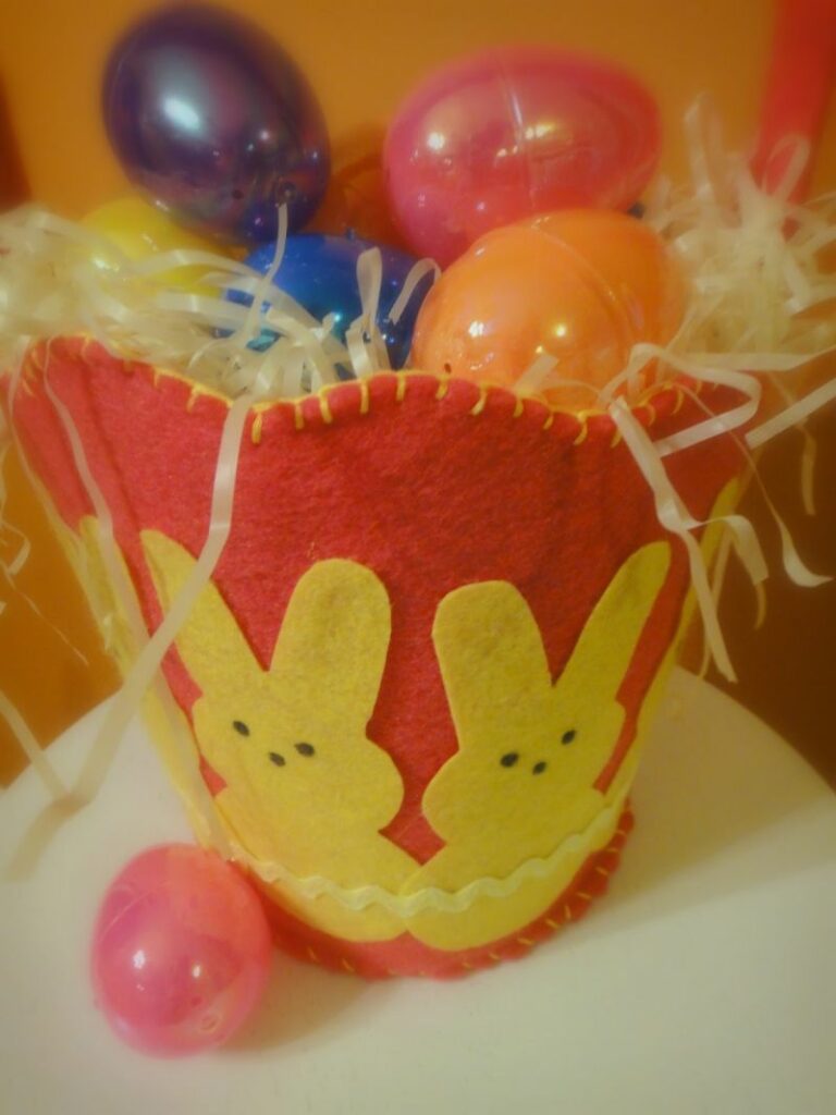Felt Easter Basket {Free Pattern} 14