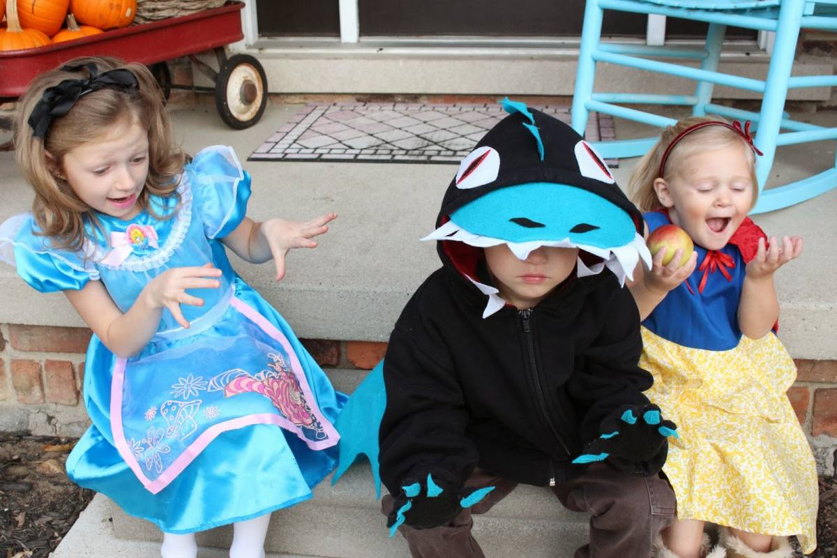 DIY Lilo and Stitch Family Halloween Costumes  Lilo and stitch costume  kids, Diy costumes kids, Diy lilo costume