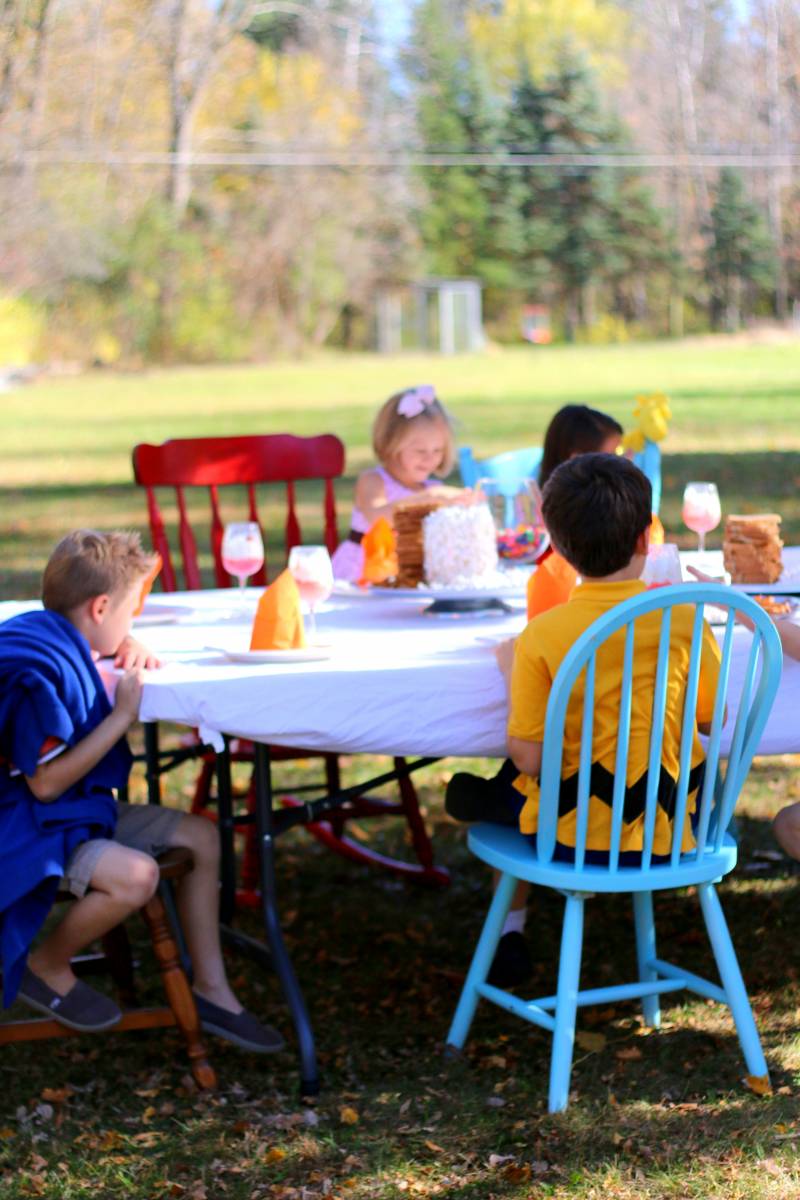 Charlie Brown Thanksgiving scene! Reenacted with kids, popcorn, pretzel sticks and jelly beans. #peanuts