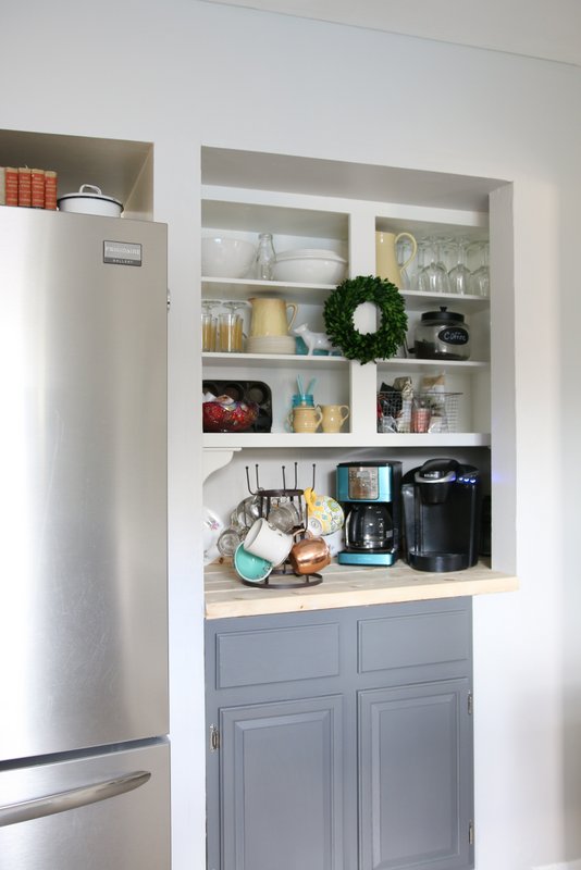 fixer upper inspired kitchen updates using paint!! and this faux shiplap backsplash is made out of peel 'n stick vinyl tiles for $20 and FAUX MARBLE painted countertops! all updates for about $300 - wow....