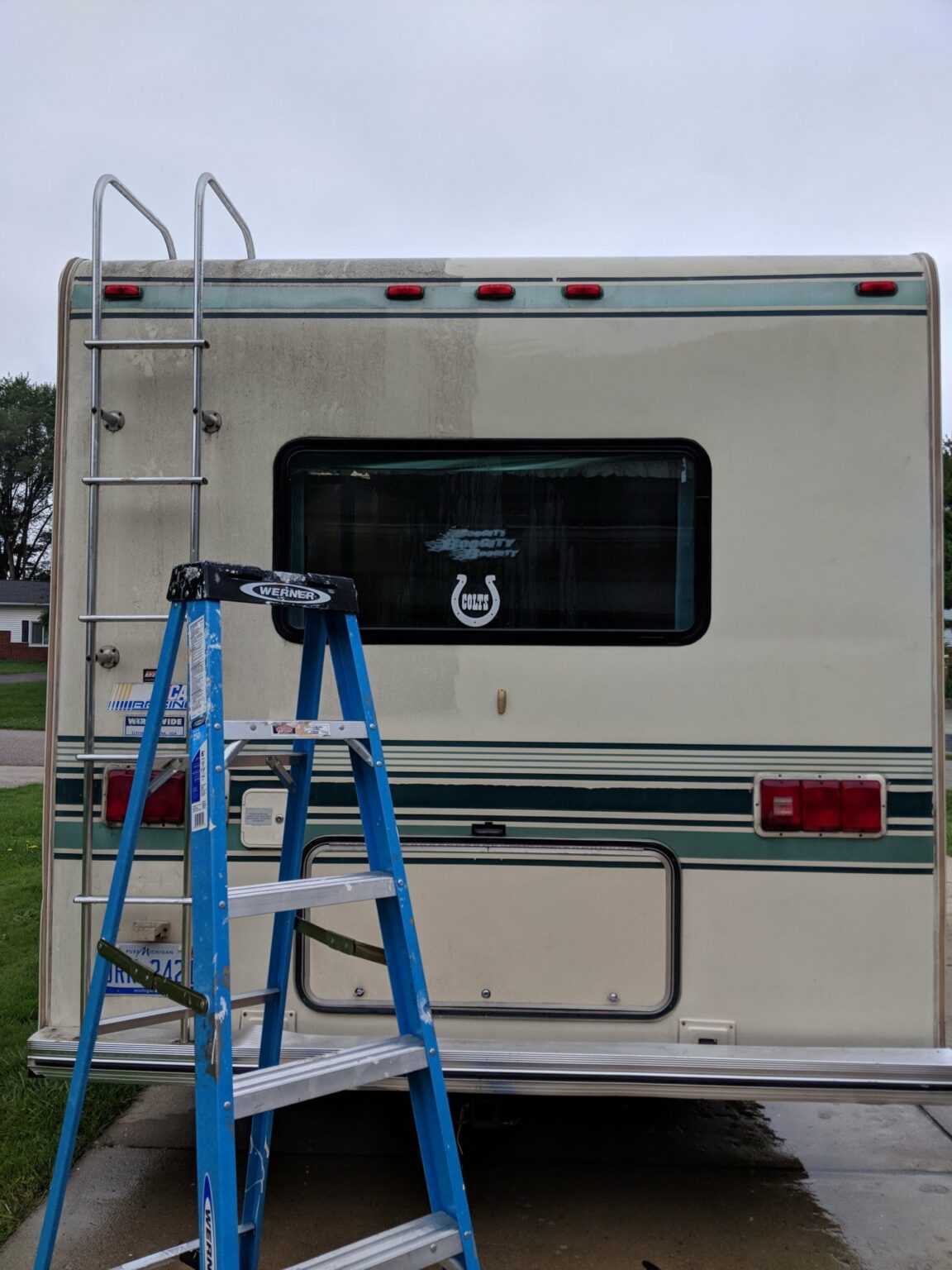 How to Paint the Exterior of an RV